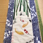 着物地の日本画掛け軸　金の鯉と錦鯉と竹林