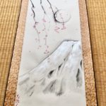 掛け軸　日本画　水墨画　銀の富士山としだれ桜　満月