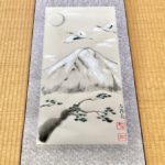 掛け軸　日本画　水墨画　銀の富士山と鶴と松