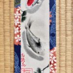着物地の日本画ミニ掛け軸　錦鯉と松